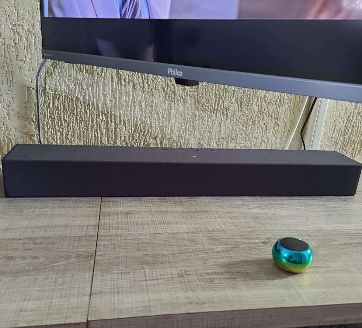 š Soundbar Samsung HW-B400F, 2.0 canais, Bluetooth, Subwoofer integrado