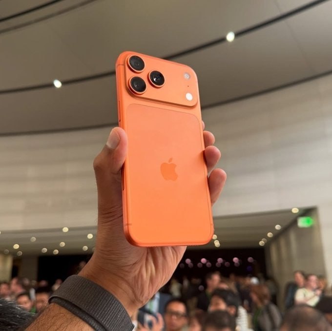 🍎 Apple iPhone 17 Pro Max (2 TB) - Laranja cósmico