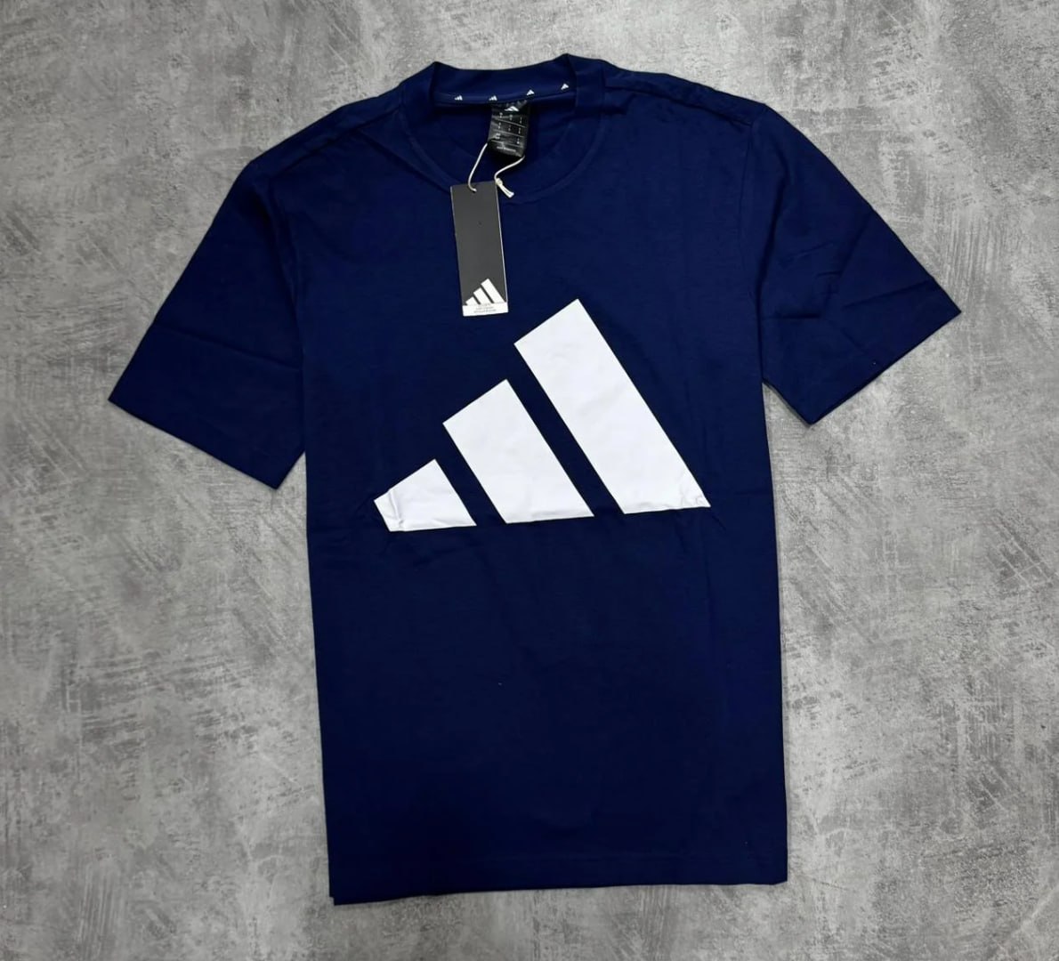 👕 Camiseta Essentials Big Logo adidas