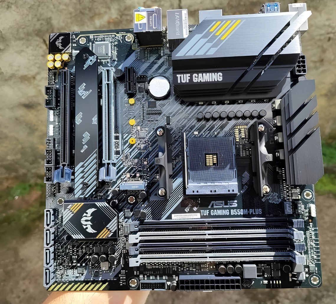 🎮 Placa-Mãe ASUS TUF Gaming B550M-PLUS AM4 mATX DDR4