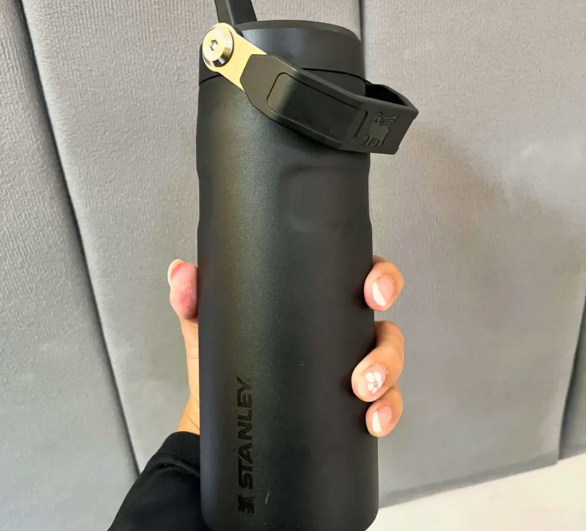 🧊 Garrafa Térmica Stanley Aerolight Flip Straw Black 473ml