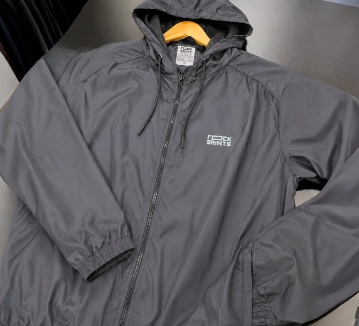 🧥 Jaqueta Corta Vento Rock Saints (3 cores)