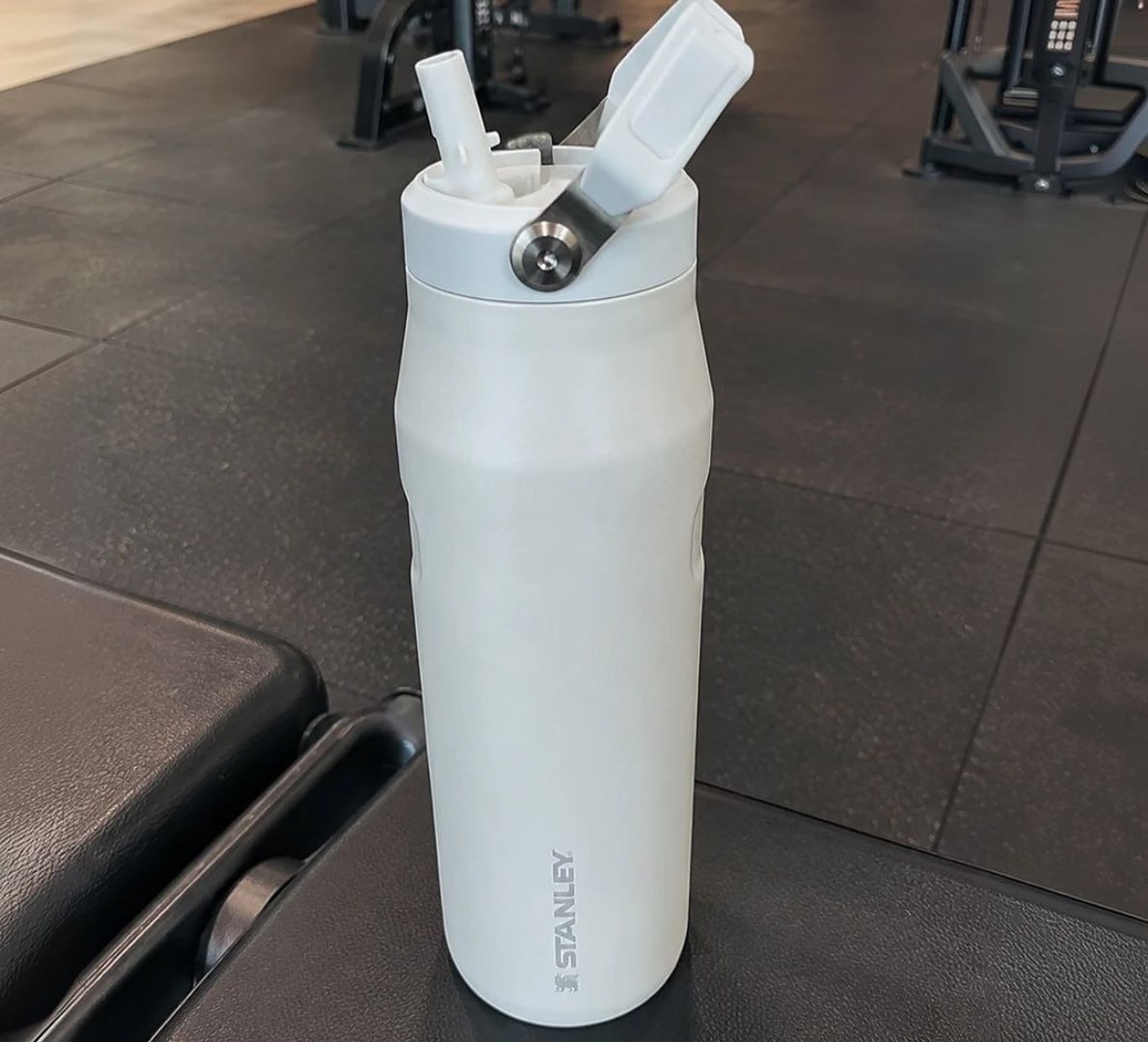 ✅ Stanley Garrafa de Água IceFlow Flip Straw, 1,1 L, Frost