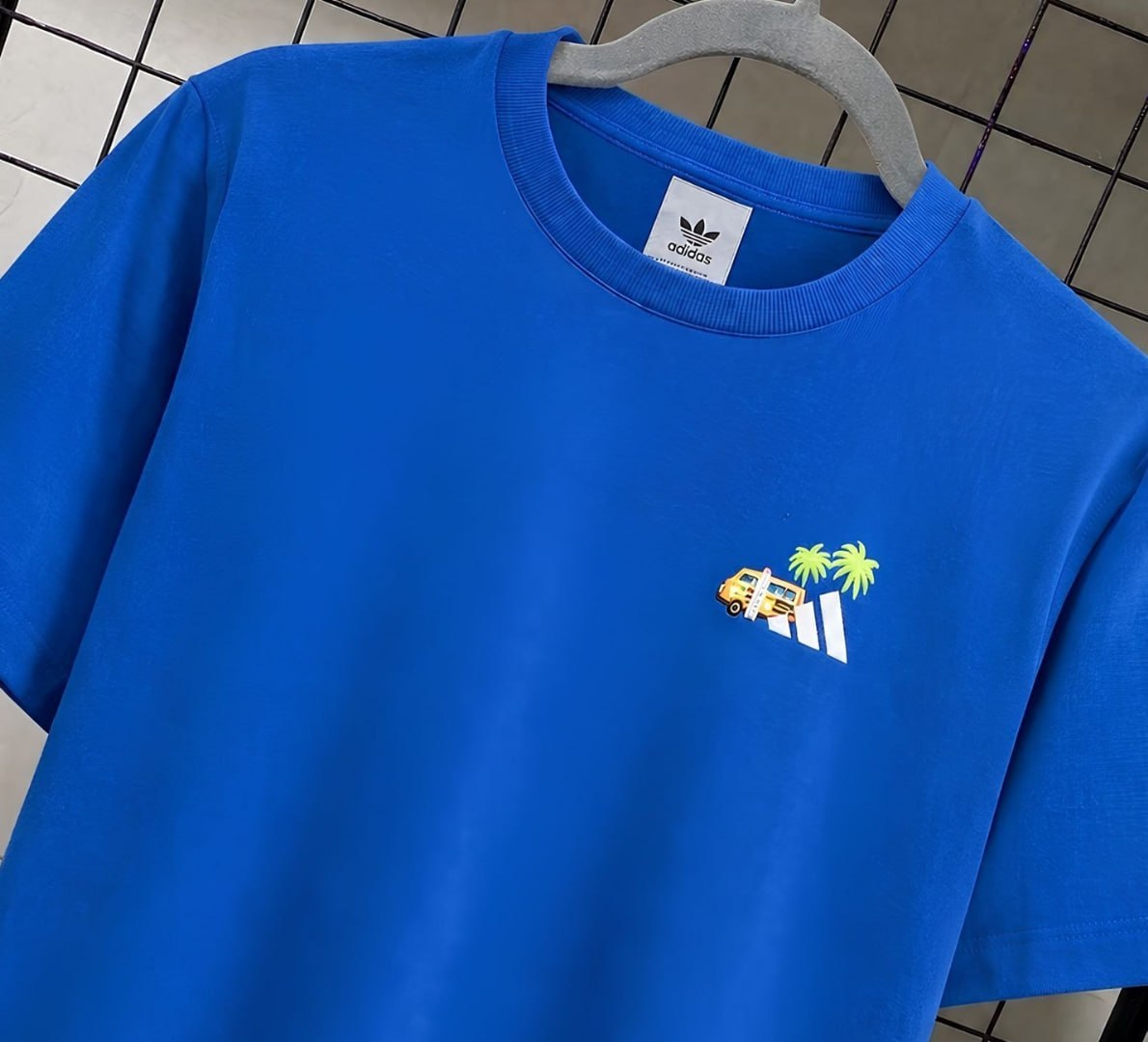 👕 Camiseta Surf adidas (M)