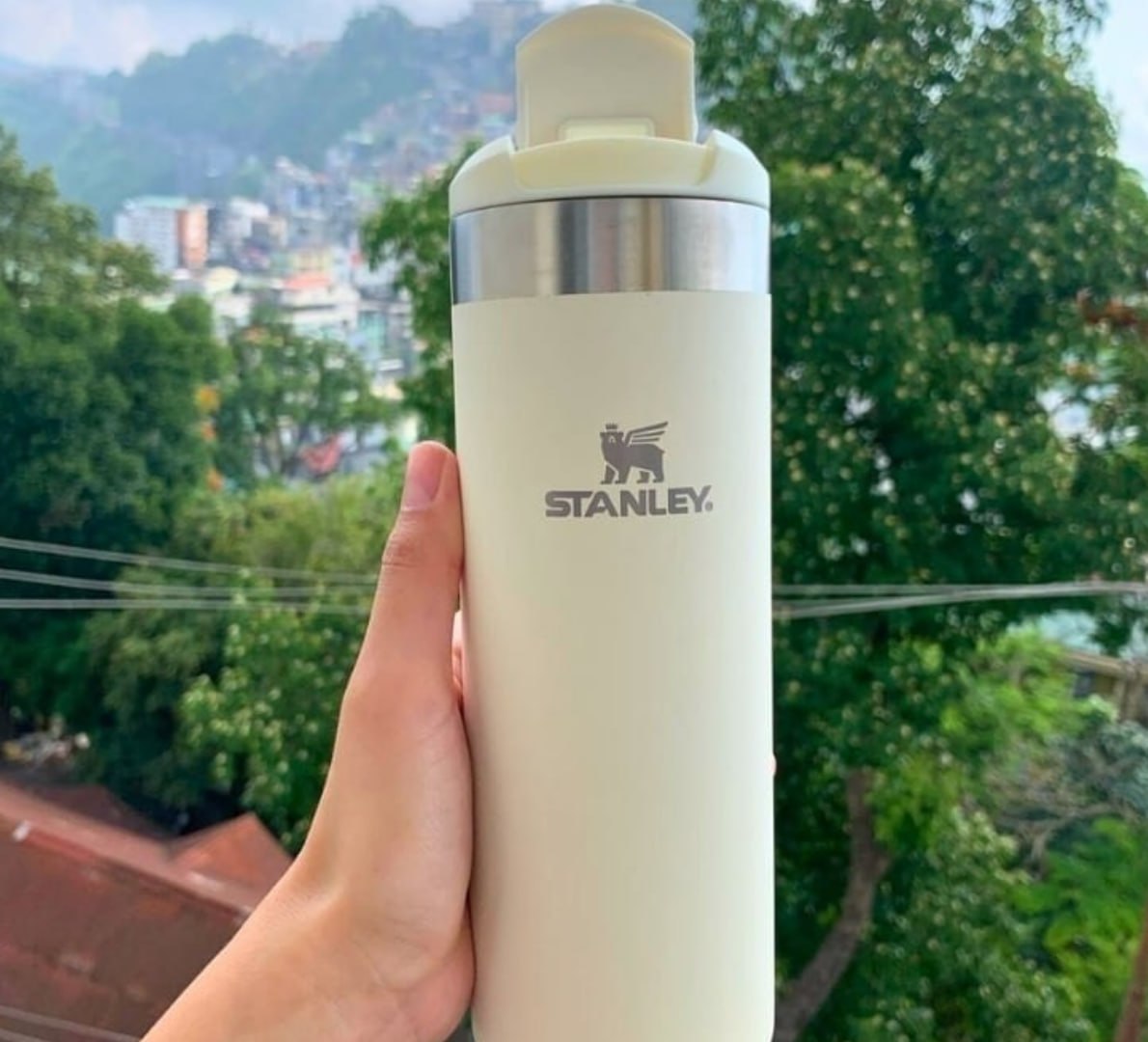 ✅ Stanley Garrafa Térmica Aerolight Transit Cream, 591ml