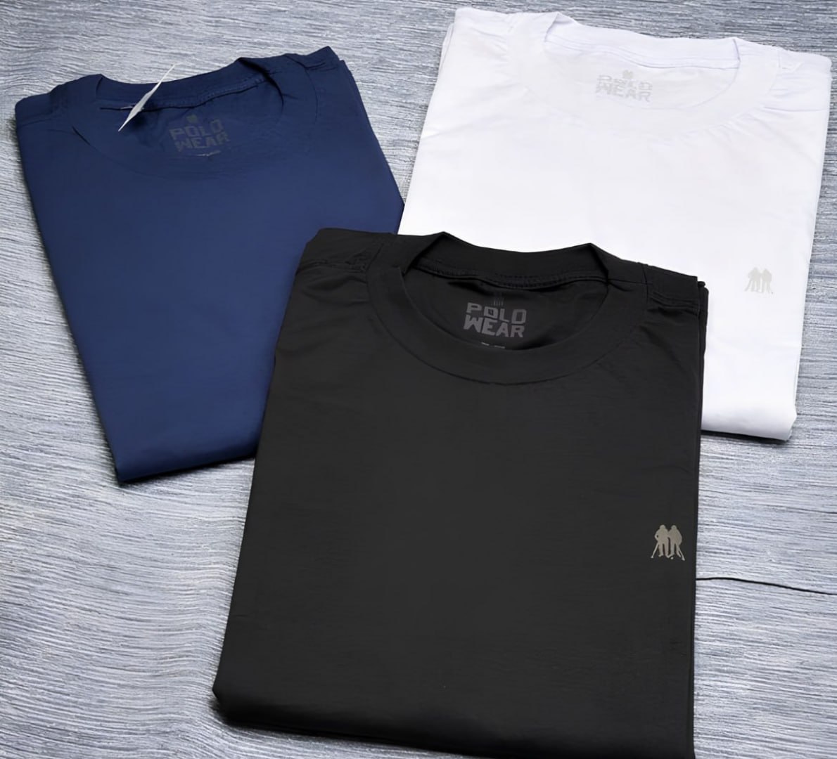 AS GOLAS DAS SUAS BLUSAS ESTÃO TODAS FERRADAS