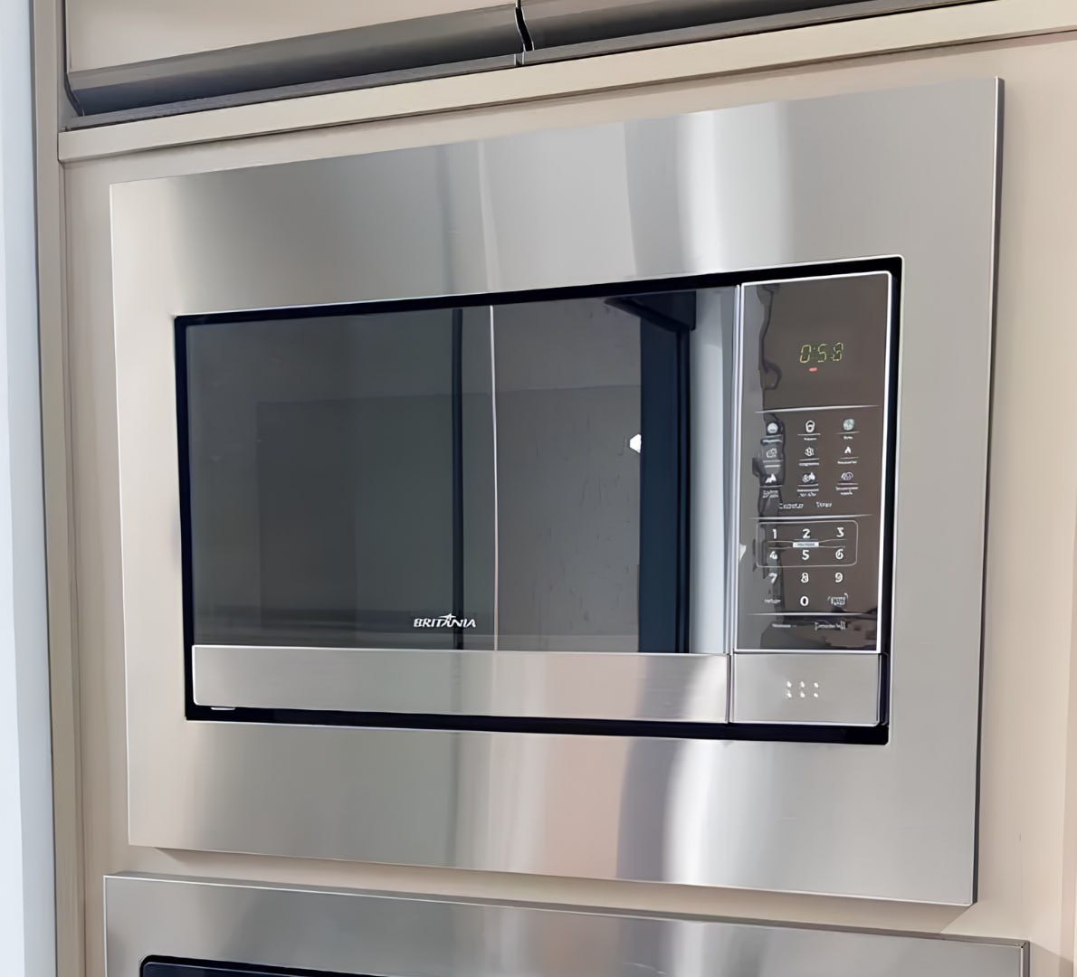 ♨️ Micro-ondas de Embutir Britânia 28L Tira Odor BMB28IEB