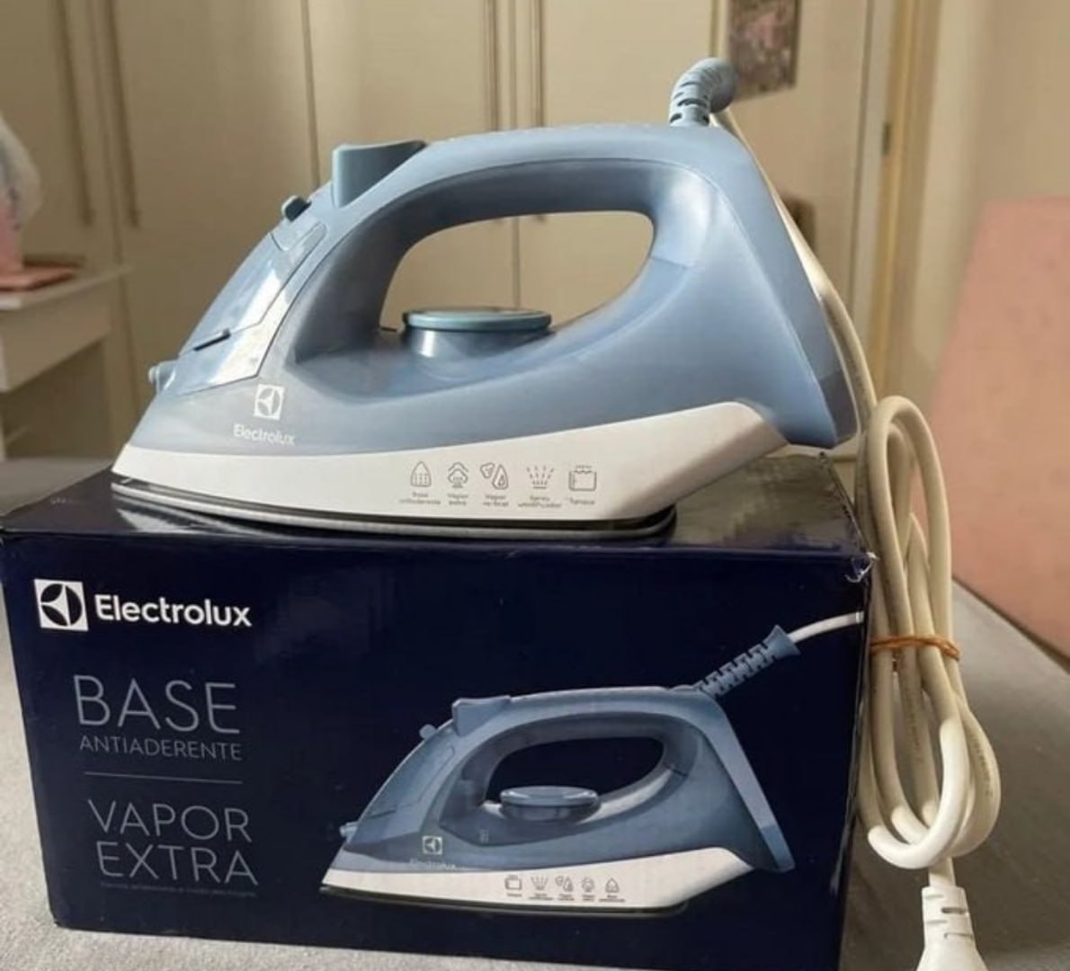 👕 Ferro de Passar a Seco/Vapor Electrolux Efficient ESI10 127V