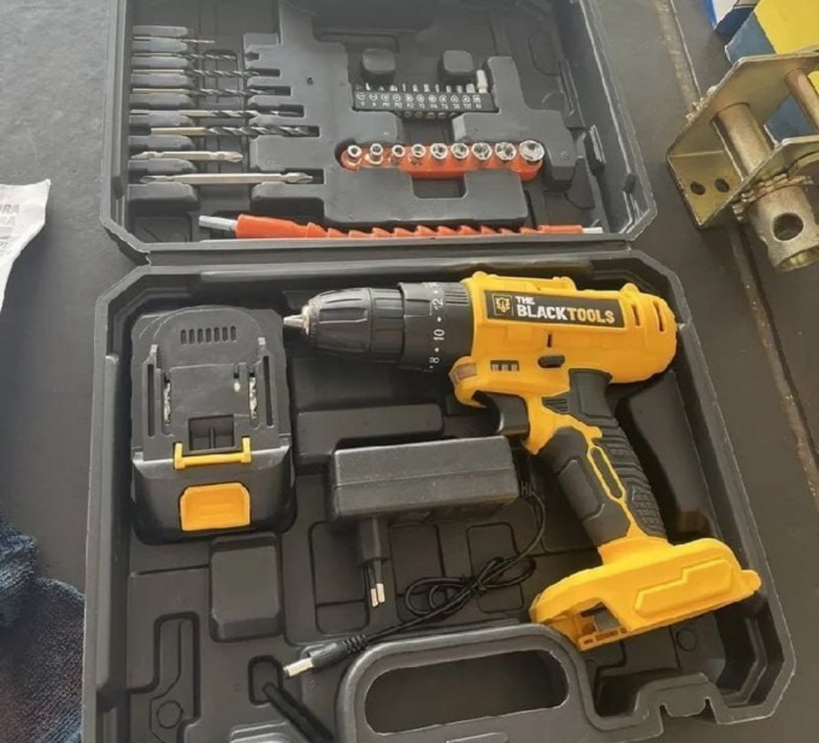 ✅ Parafusadeira Furadeira De Impacto 21V 1400 C/ Acessórios + Maleta The Black Tools