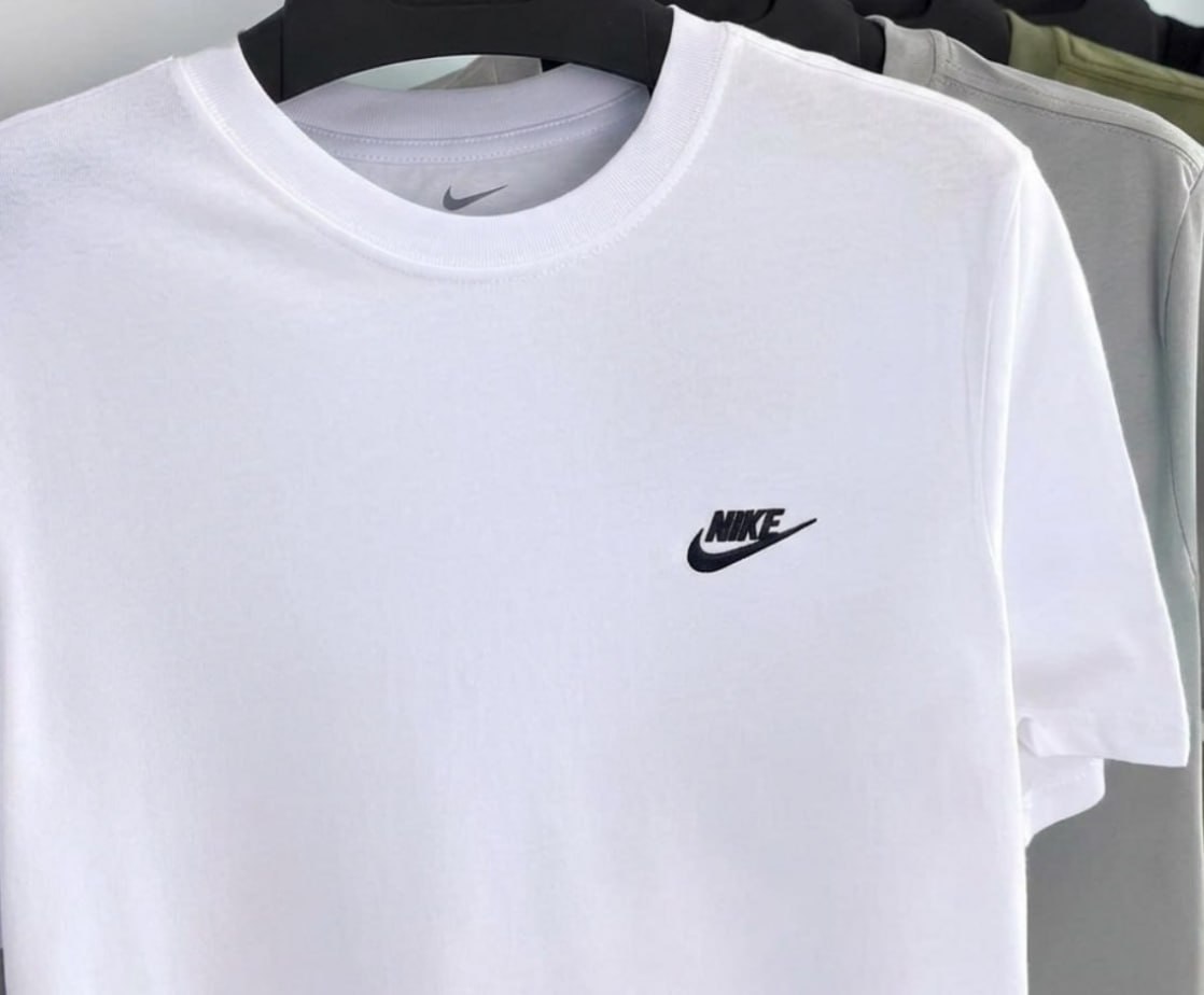 👕 Camiseta Nike Sportswear Club Essentials Feminina
