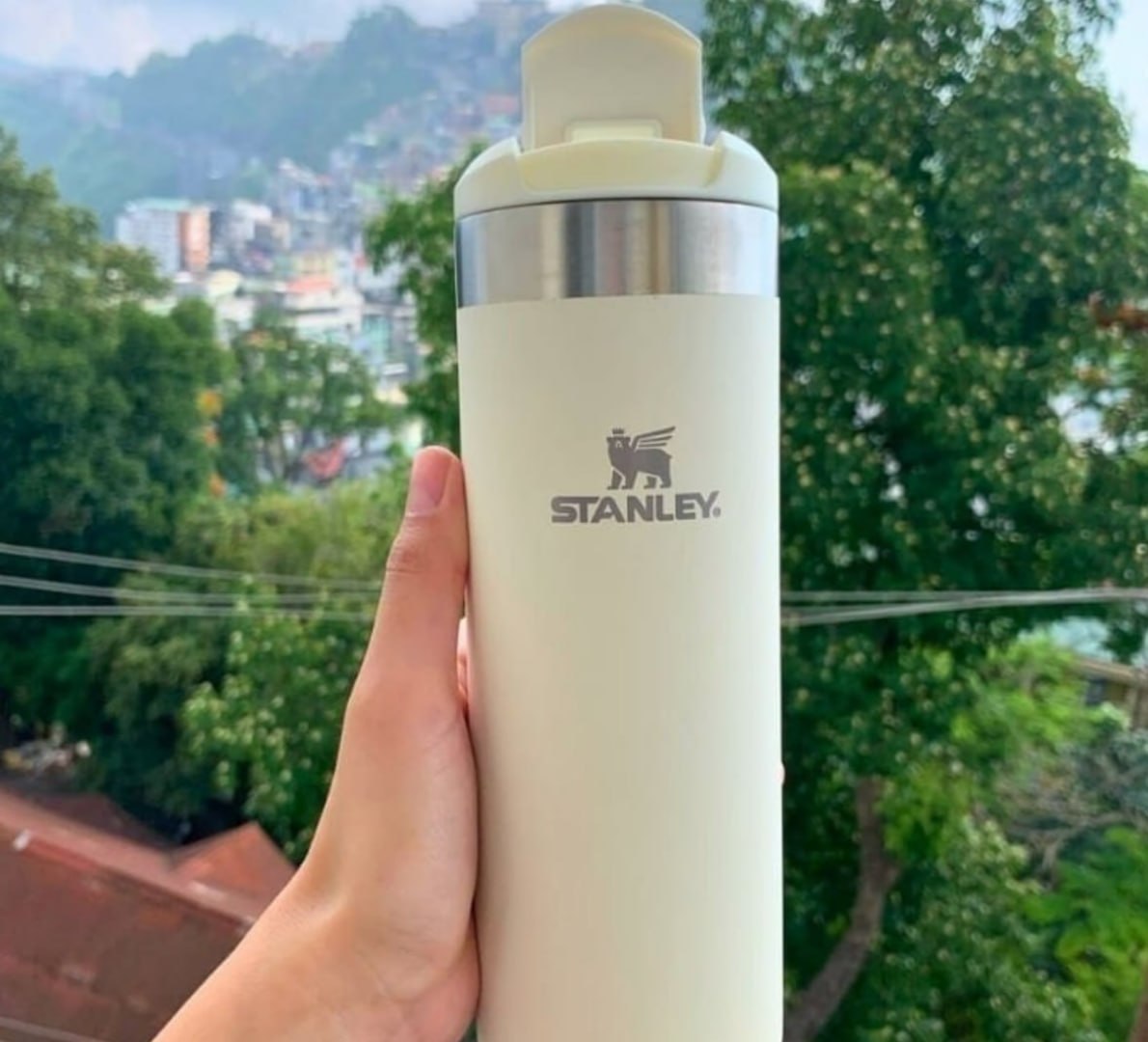 ✅ Stanley Garrafa Térmica Aerolight Transit Cream, 591ml