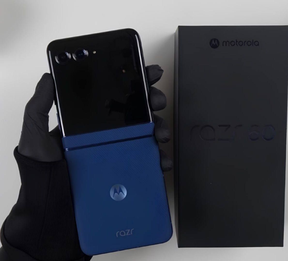 📱 Smartphone Motorola Razr 60-256GB 24GB Tela dobrável