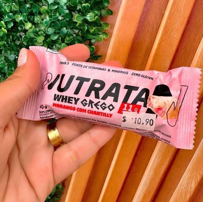 💪 Barra Whey Grego Morango com Chantilly Nutrata - 12 Unidades