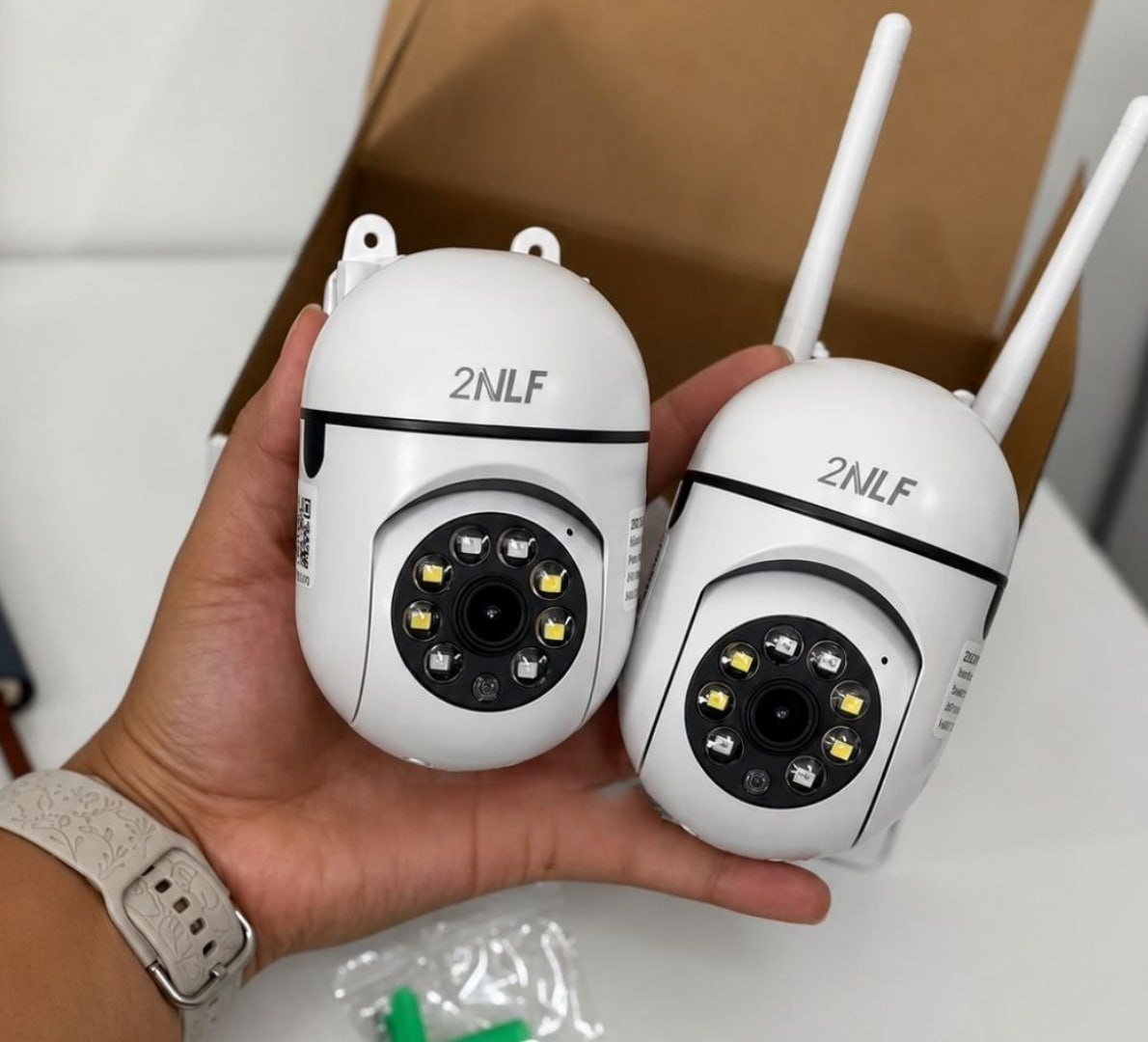 📹 Kit 2 Câmeras de Segurança WiFi 4MP UHD com Alarme, 360°, Visão Noturna em Cores