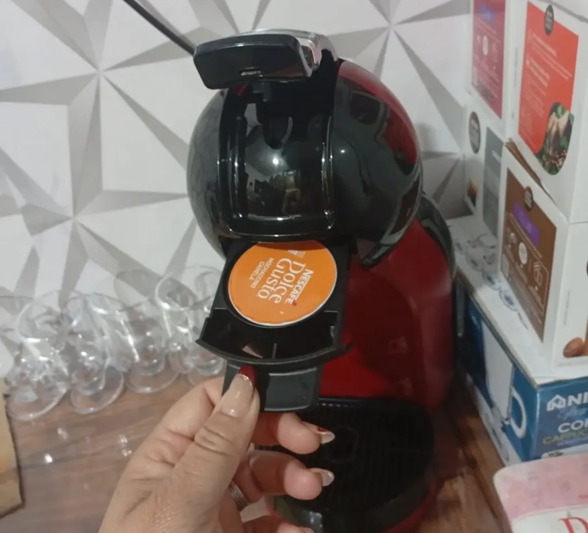 ☕️ Cafeteira Nescafé Dolce Gusto Mini Me Vermelha e Preta