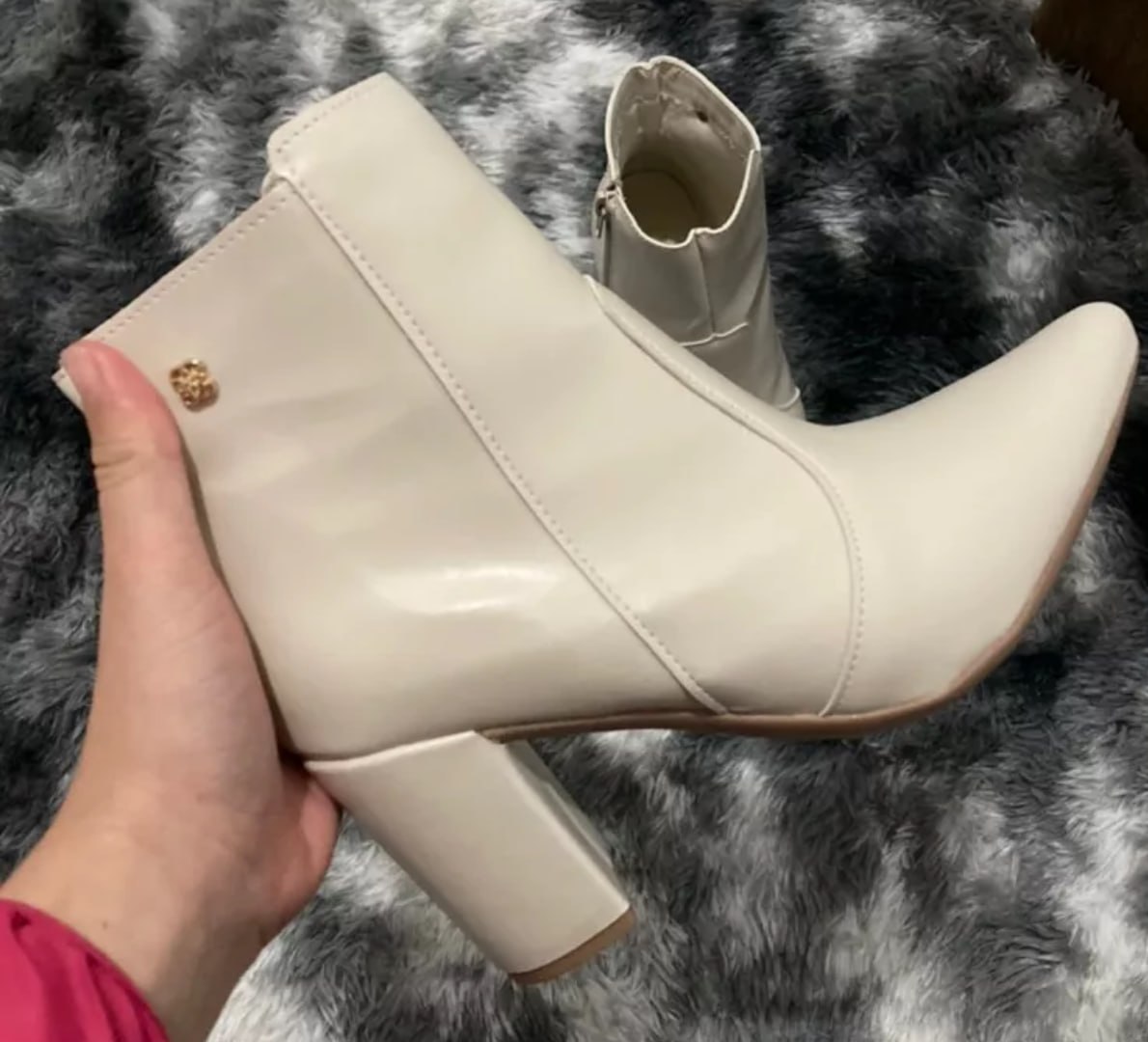 👢 Bota Gigil Bico Fino Salto Alto com Zíper (3 cores)
