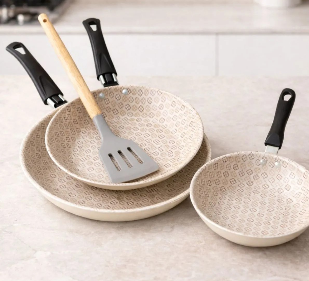 🍳 Jogo 3 peças Frigideiras Antiaderentes (14, 18 e 22cm) + Espátula