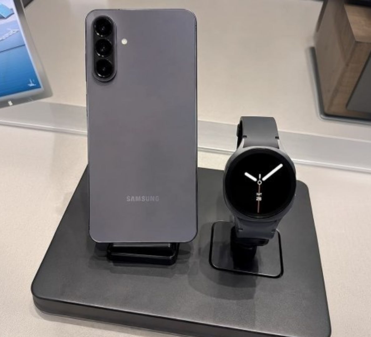 📱 Samsung Combo: Galaxy A57 5G, 256GB, Cinza + Galaxy Watch8 BT 40mm