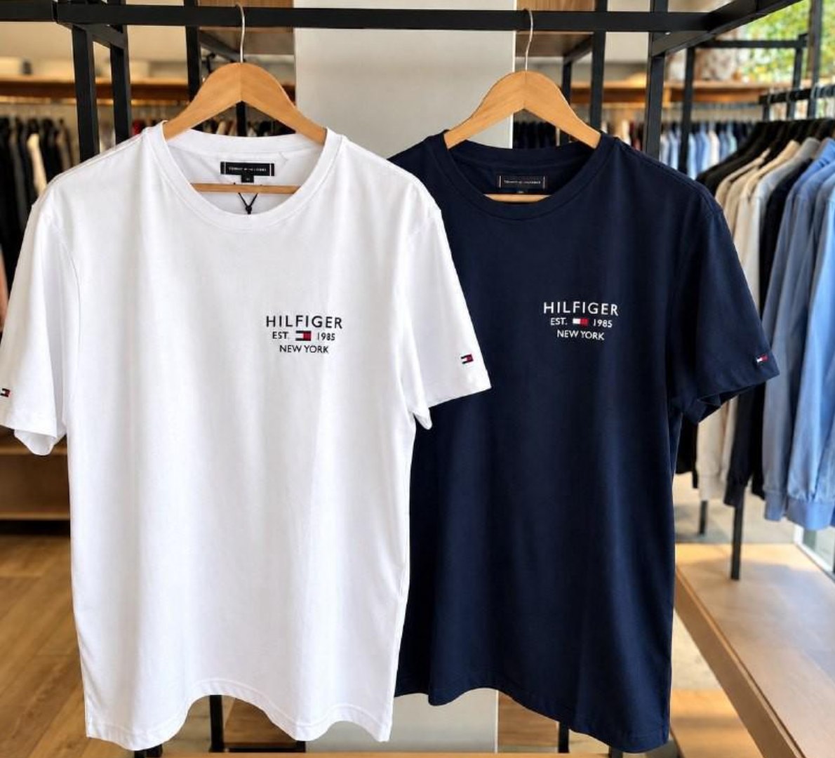 👕 2 Camisetas Tommy Hilfiger Brand Love