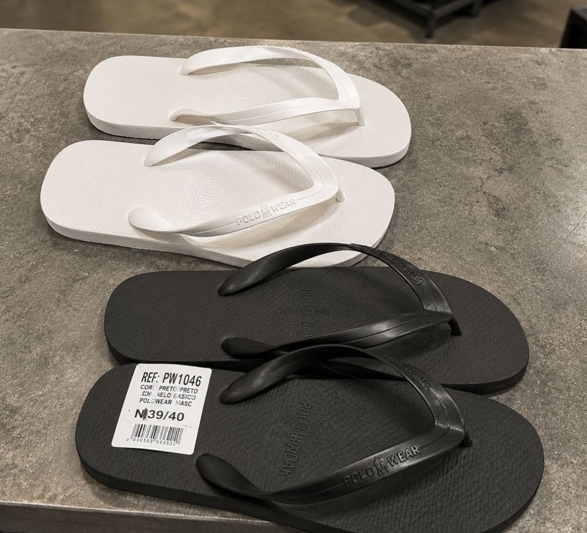EU SEI QUE TU BOTOU UM PREGO NO SEU CHINELO VÉI