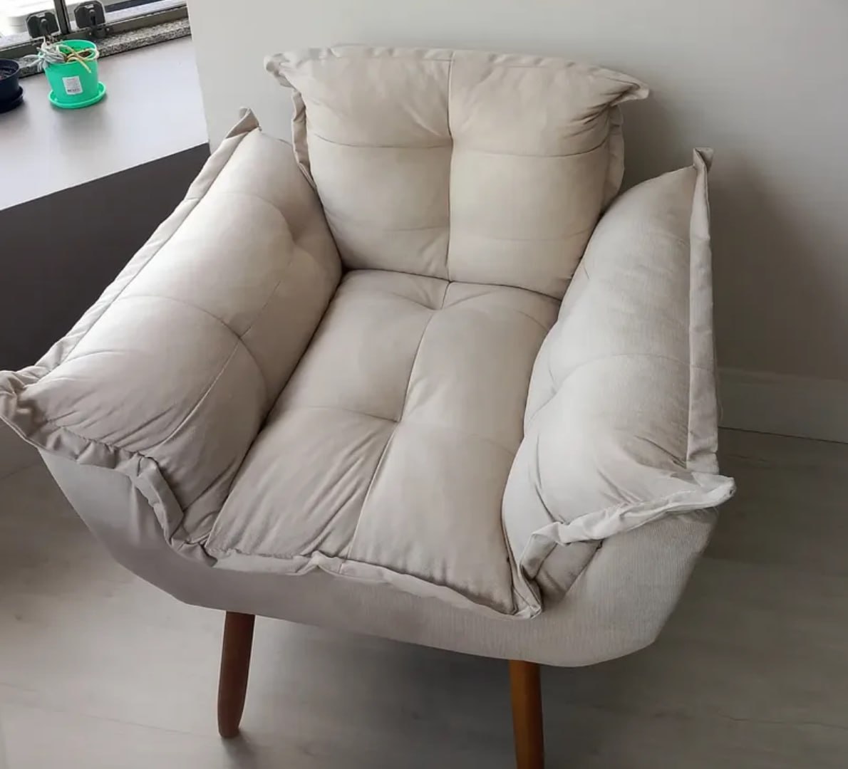 🪑 Poltrona Decorativa Suede - Bege