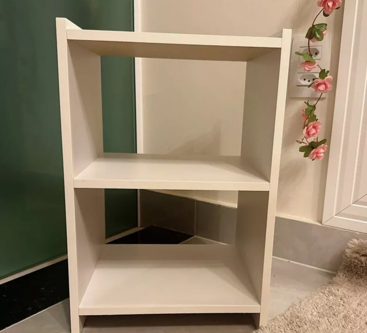 ✅ Mesa de Cabeceira Retro