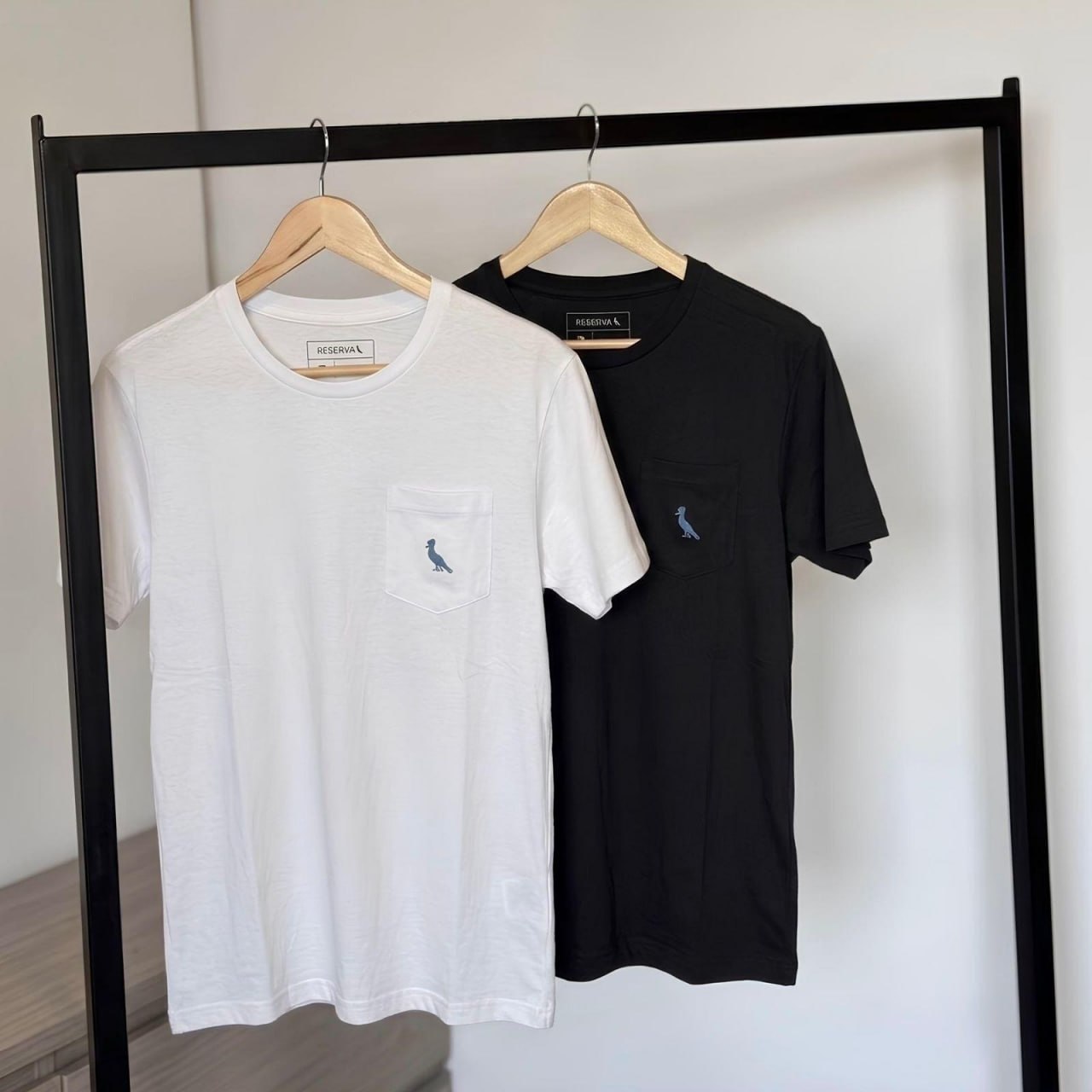 👕 Kit com 2 Camisetas Reserva com Bolso