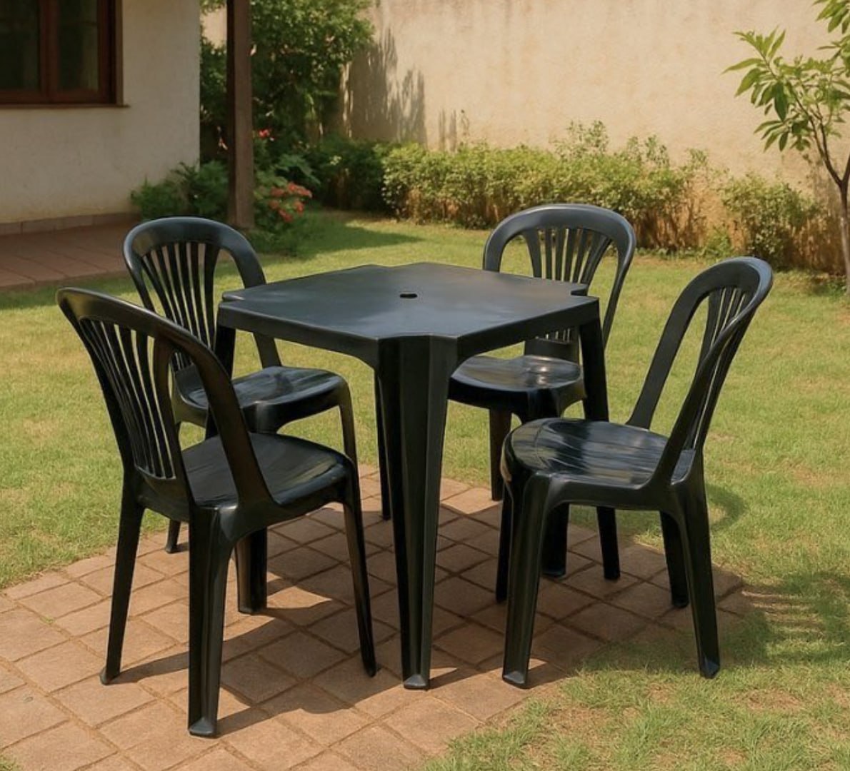 🪑 Kit Mesa Plástico Quadrada com 4 Cadeiras Bistrô 70cm