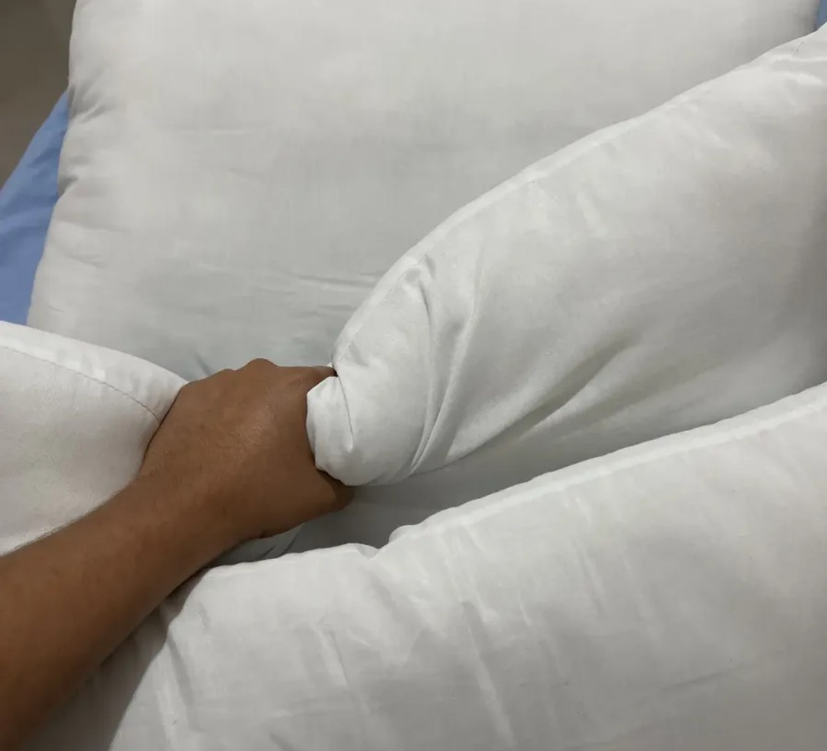 🛌 4 Travesseiros Antialérgico Impermeável Super Macio