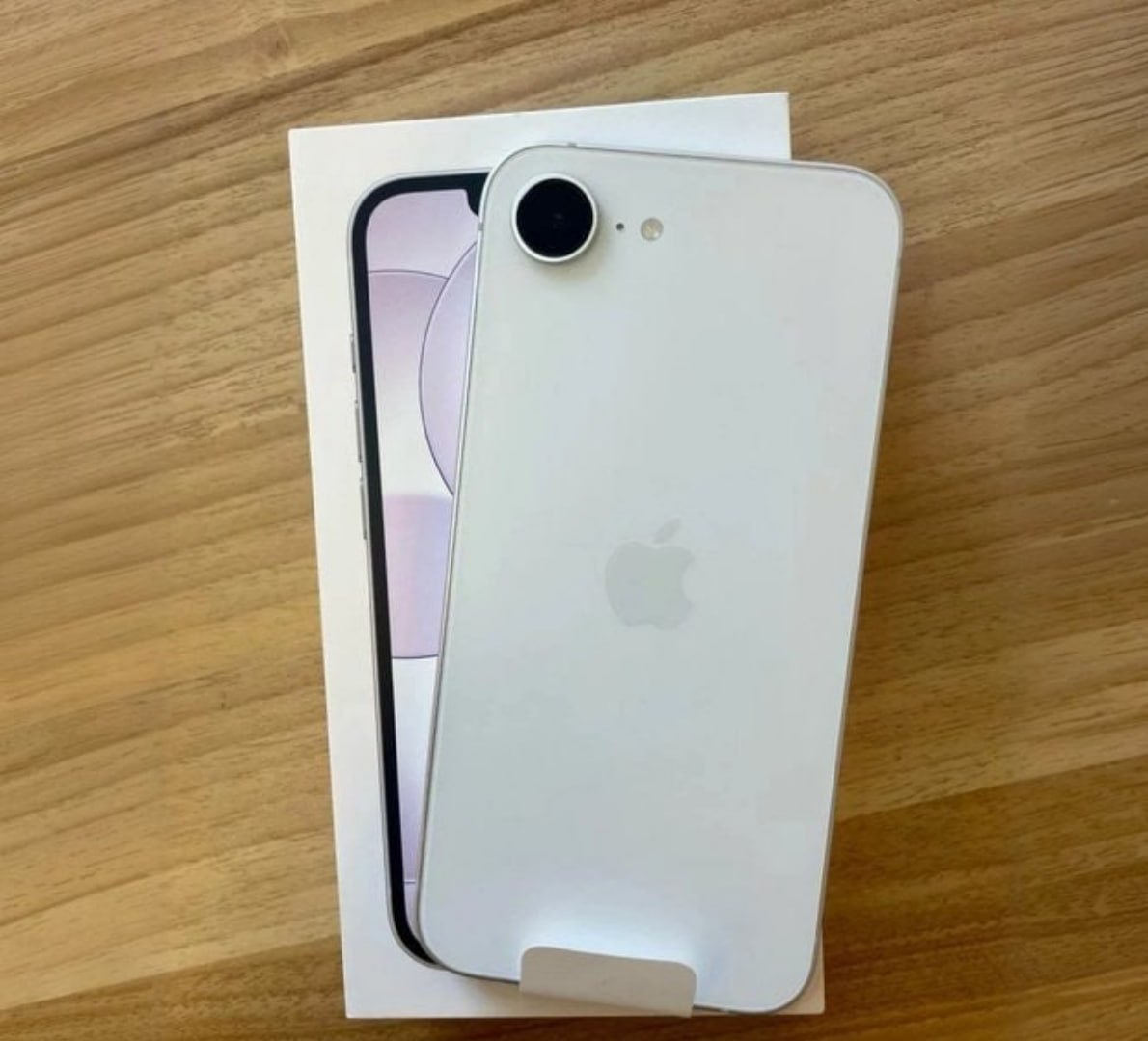 📱 Apple iPhone 17e 256GB (3 cores)