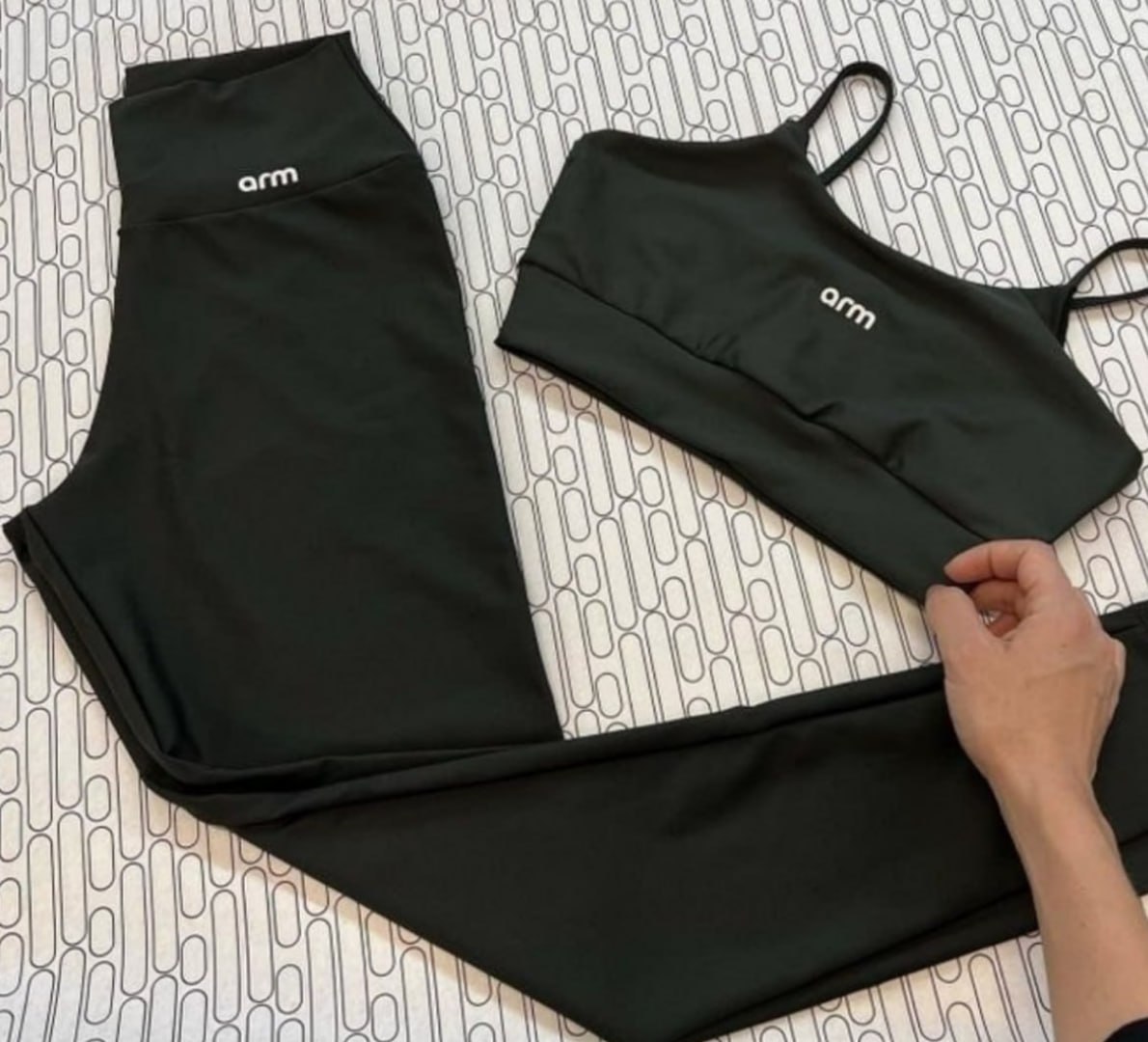 💪 Conjunto Fitness (Top + Legging Bolso Lateral) - Arm (2 Cores)