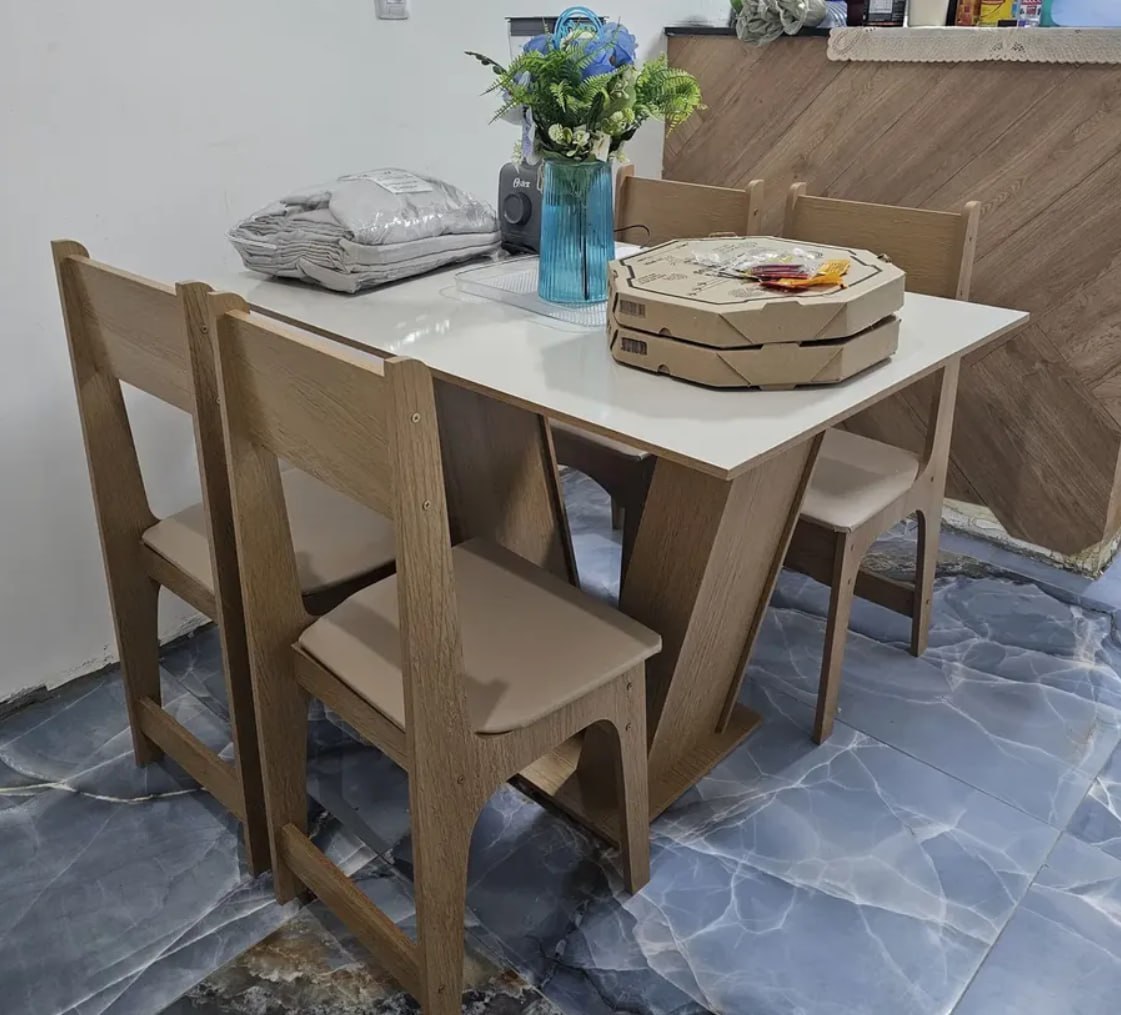 ✅ Conjunto Sala de Jantar 4 Lugares com Cadeiras Estofadas Mesa Com Tampo Retangular