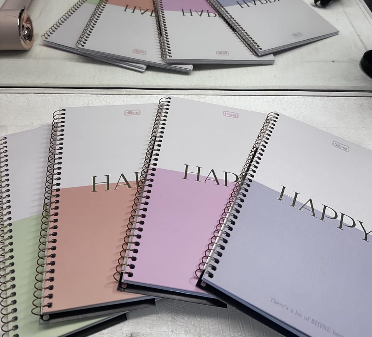 📕 Caderno Capa Dura Happy 80 Folhas - Pacote com 4, Tilibra