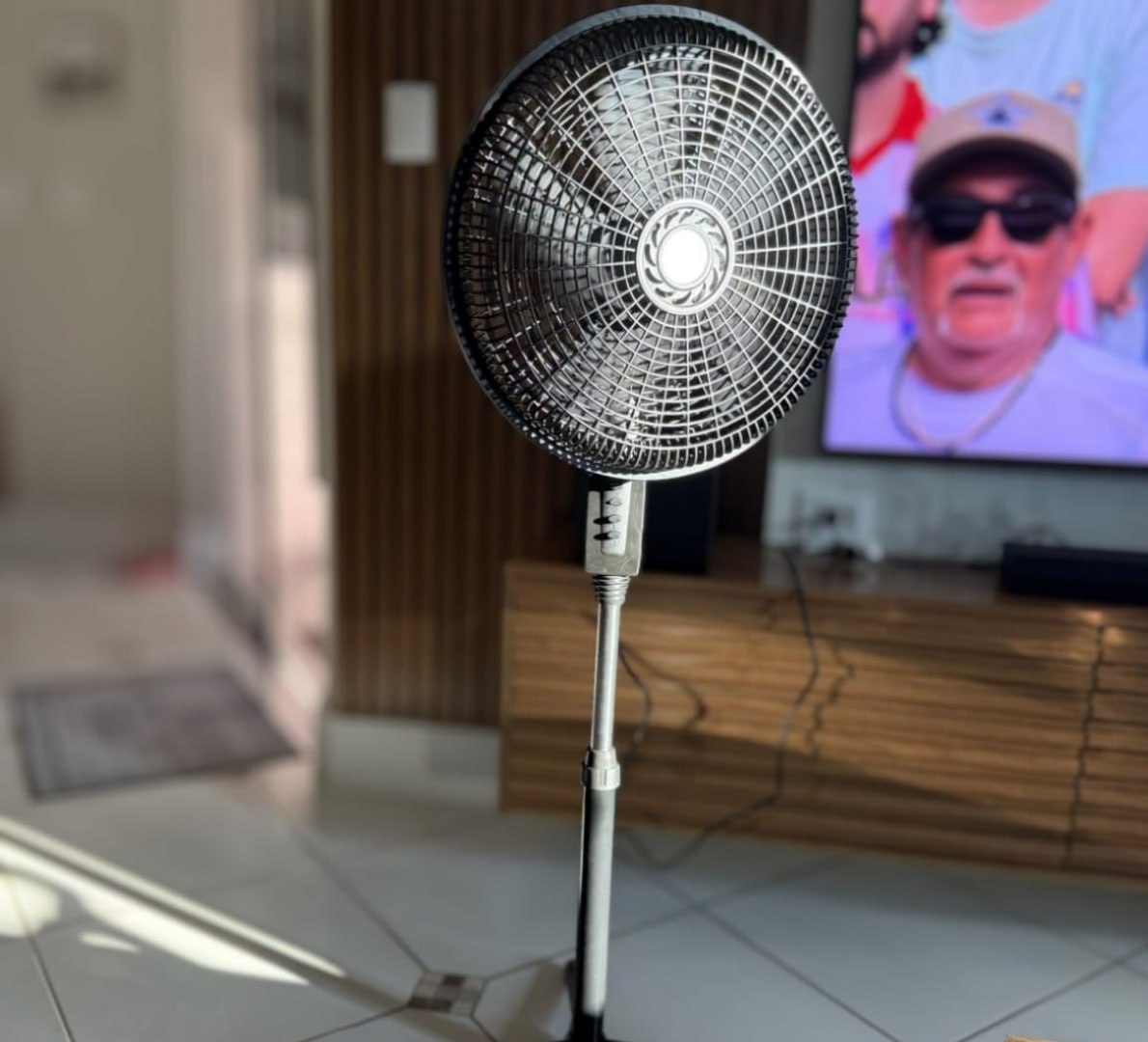 🌬 HEPTA WORLD Ventilador de Coluna 110v