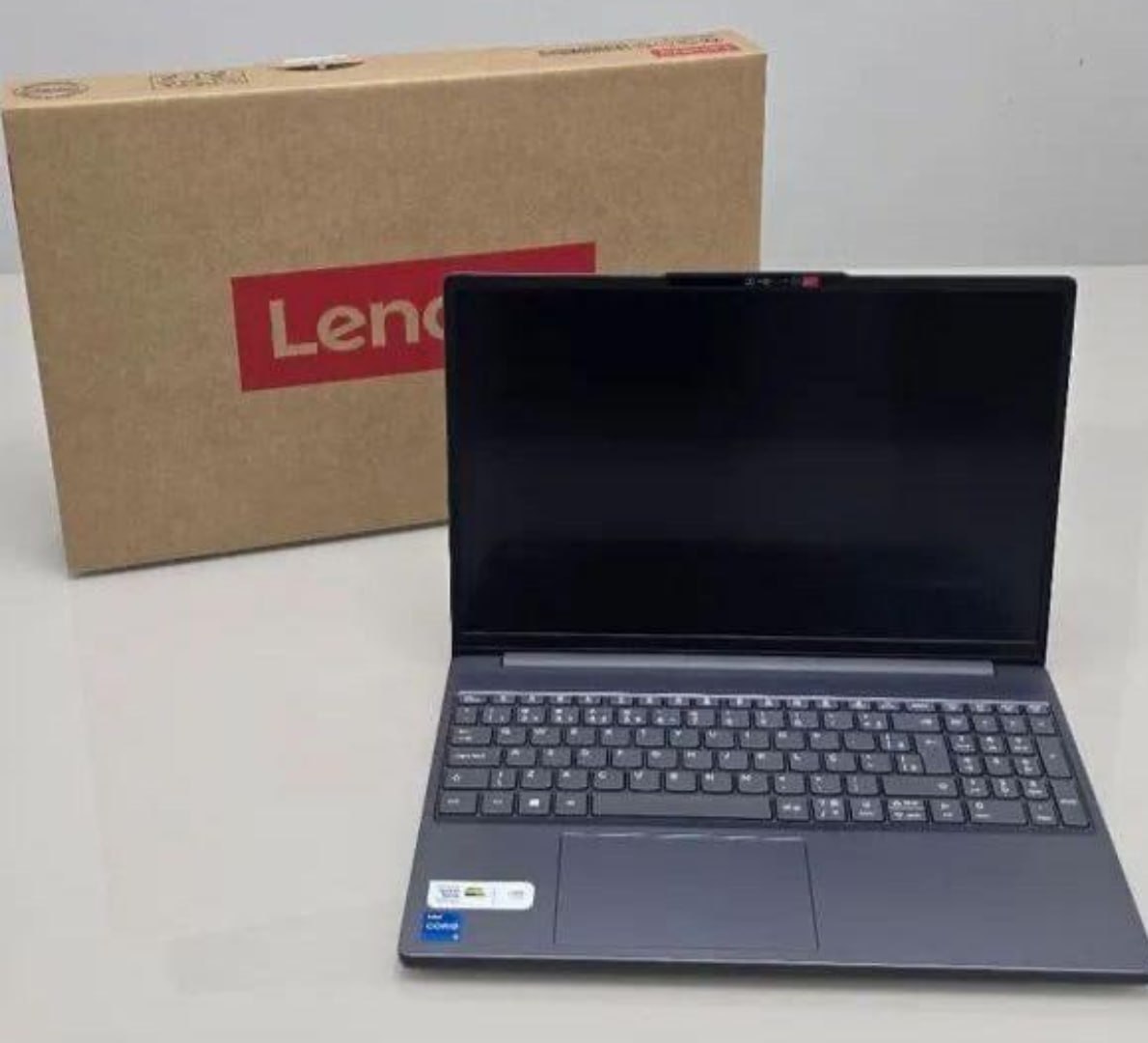 💻 Notebook Lenovo IdeaPad Slim 3 15.3" Intel Core 3, 8GB RAM, 256GB SSD, Windows 11