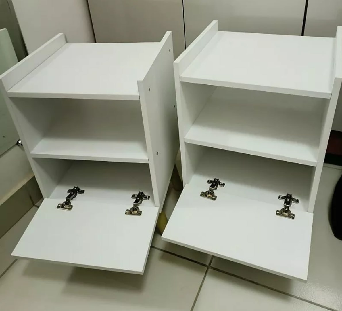 ✅ Kit 2 Mesa de Cabeceira Com Porta Nicho
