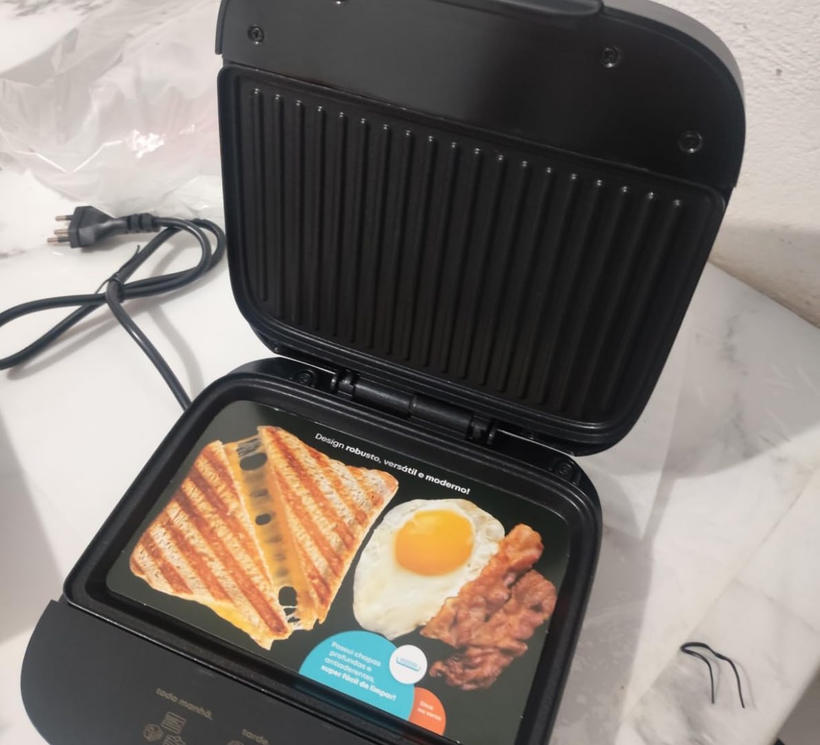 🥪 Sanduicheira Elétrica Cadence Click - 220V