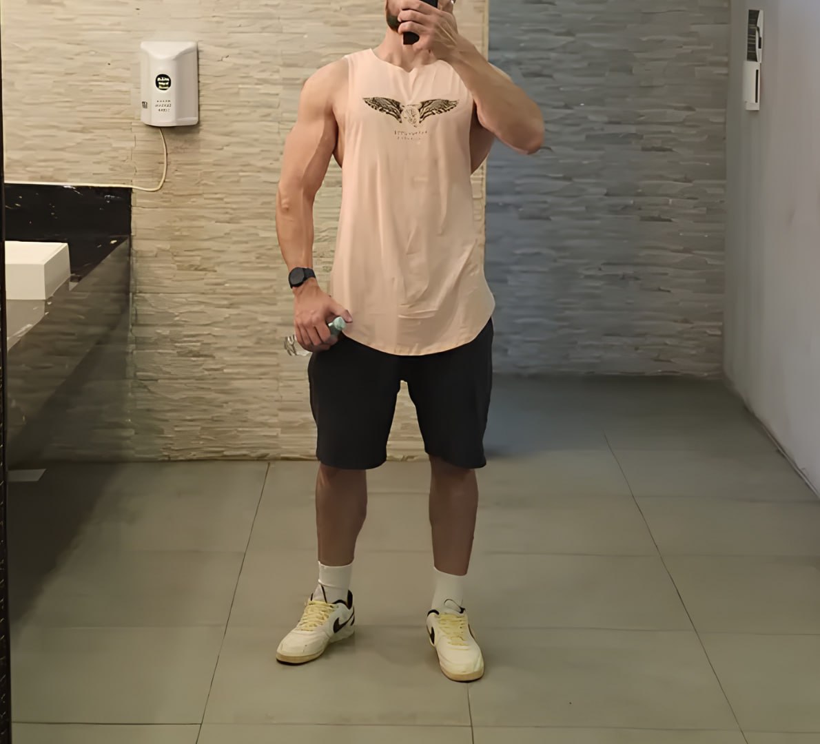 A REGATINHA PRA MOSTRAR O SEU FISICO