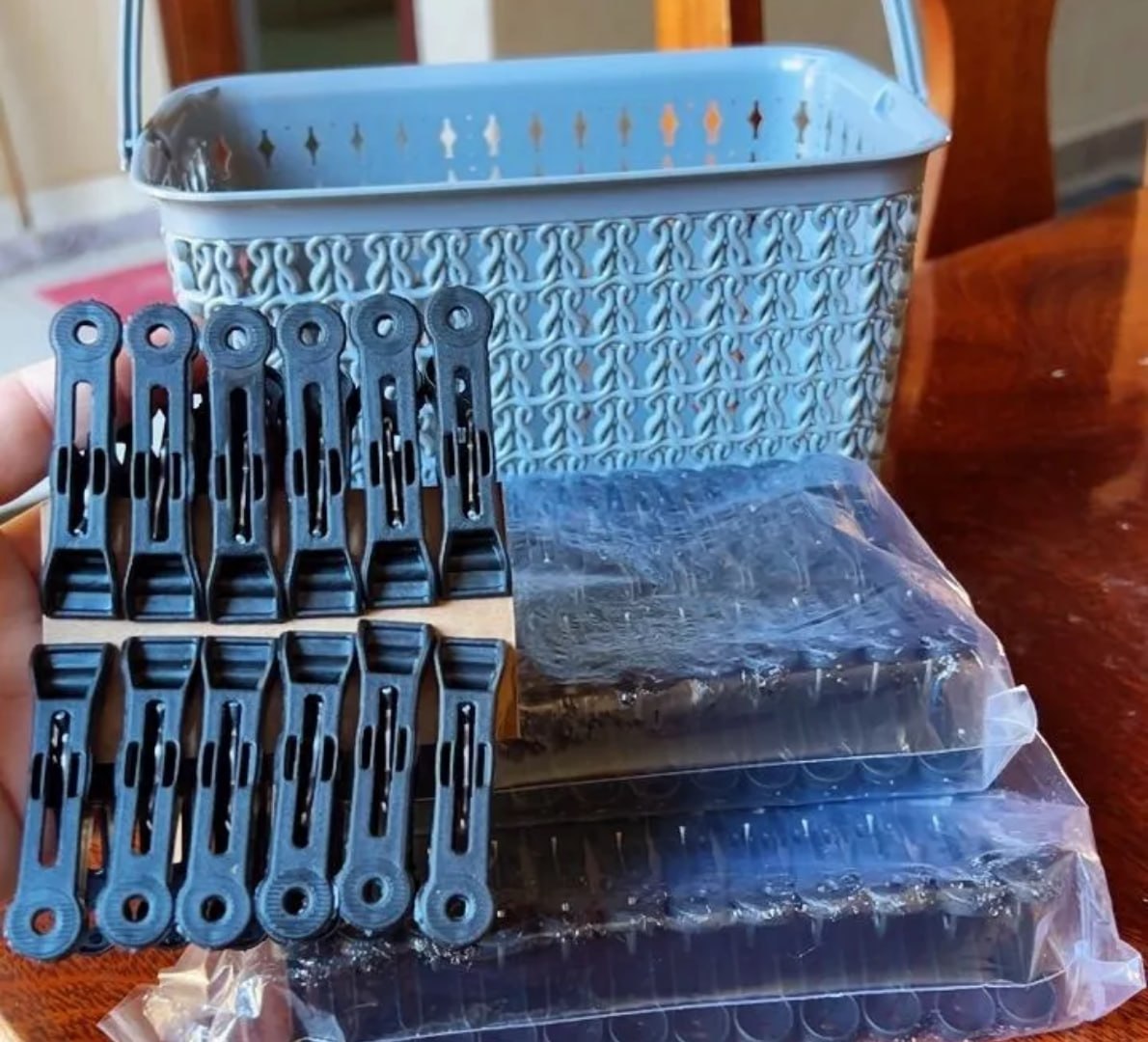✅ Kit Cesto com Alça + 60 Prendedores de Roupas Reforçado