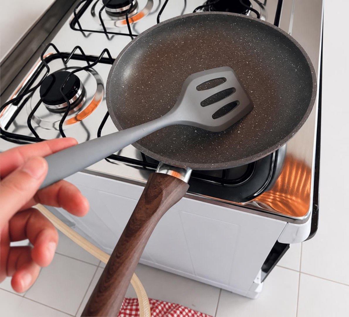 🍳 Frigideira Grande Cerâmica para Indução Cabo Madeira + Espátula de Silicone