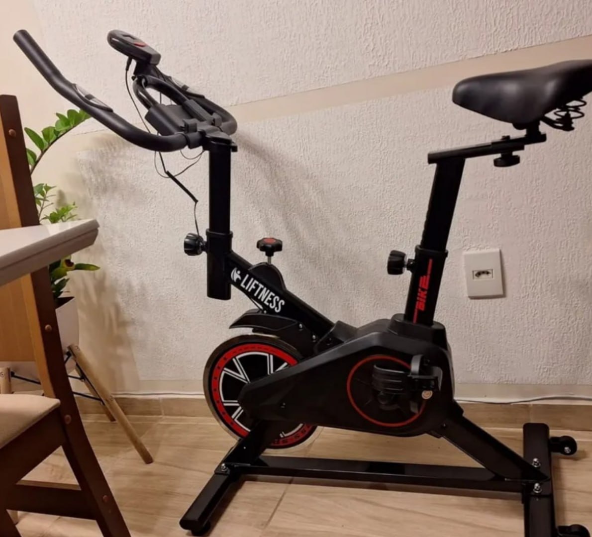 🚲 Bicicleta Ergométrica Liftness Fitness