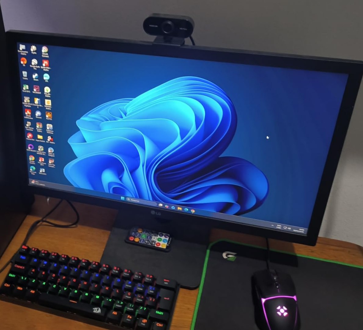 PRA QUEM TÁ MUITO DURO MAS QUER MUITO UM MONITOR