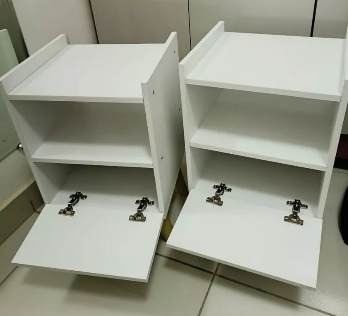 ✅ Kit 2 Mesa de Cabeceira Com Porta Nicho