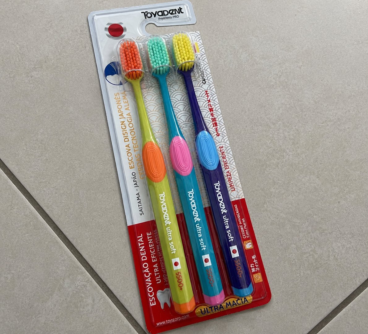🪥 Escova de Dentes Toyadent com 5500 Cerdas Macia de Carvão Ativado - 3 unidades