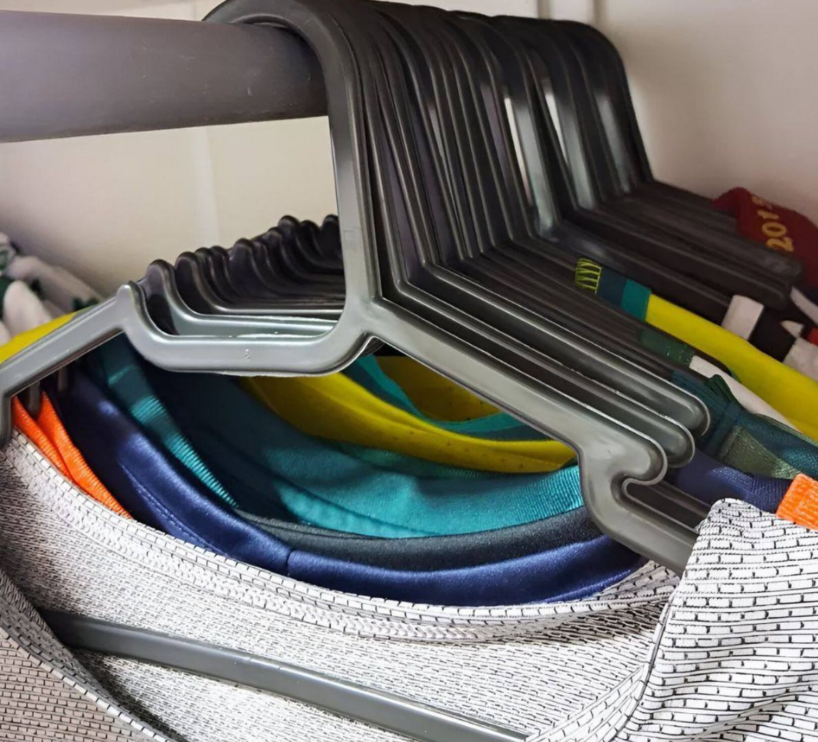 DAR UMA ORGANIZADA NO GUARDA-ROUPA