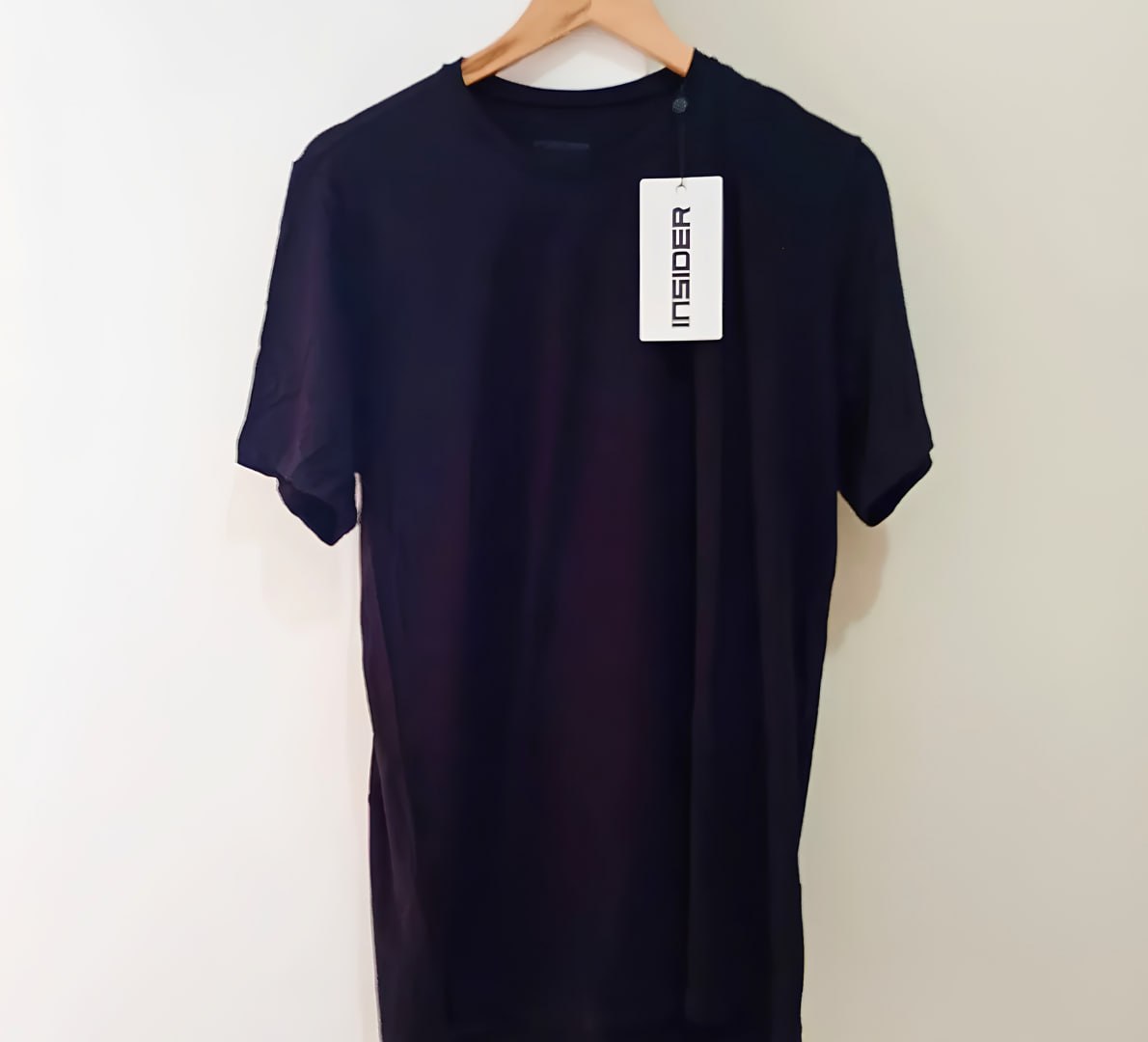 👕 Daily T-Shirt Insider (4 cores)