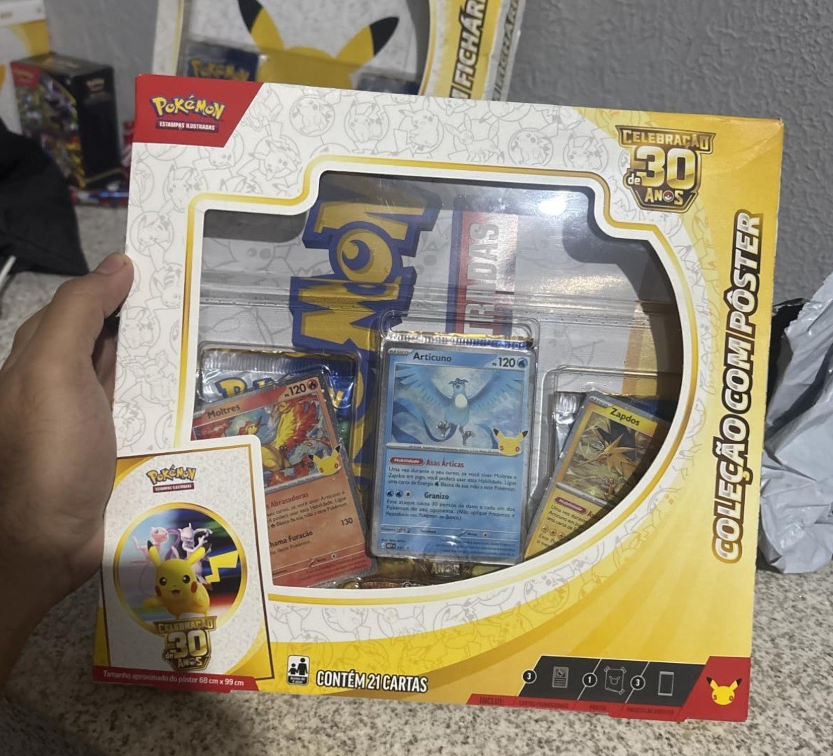 ✅ Pokémon TCG, Celebração de 30 anos – Box Pokémon Coleção com Pôster