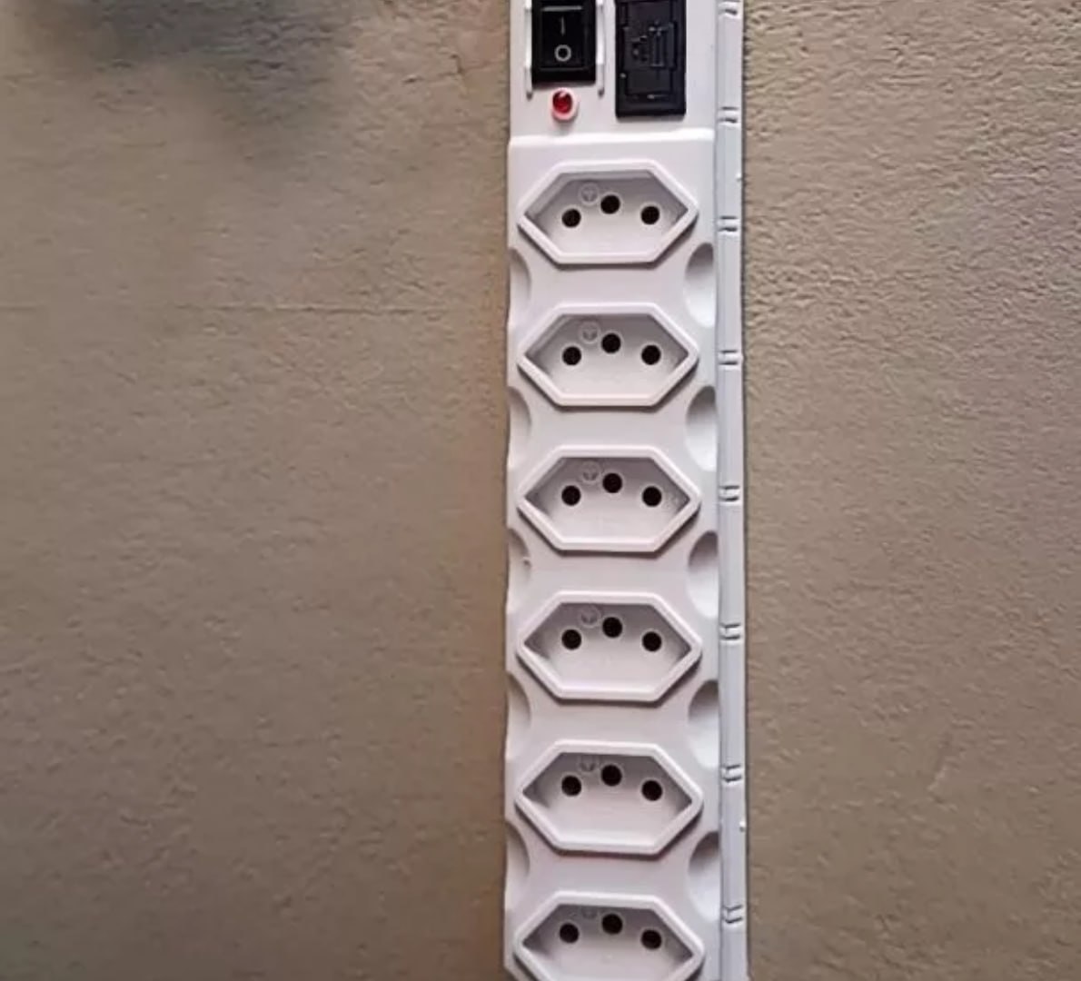 🔌 Filtro de Linha Régua de 6 Tomadas