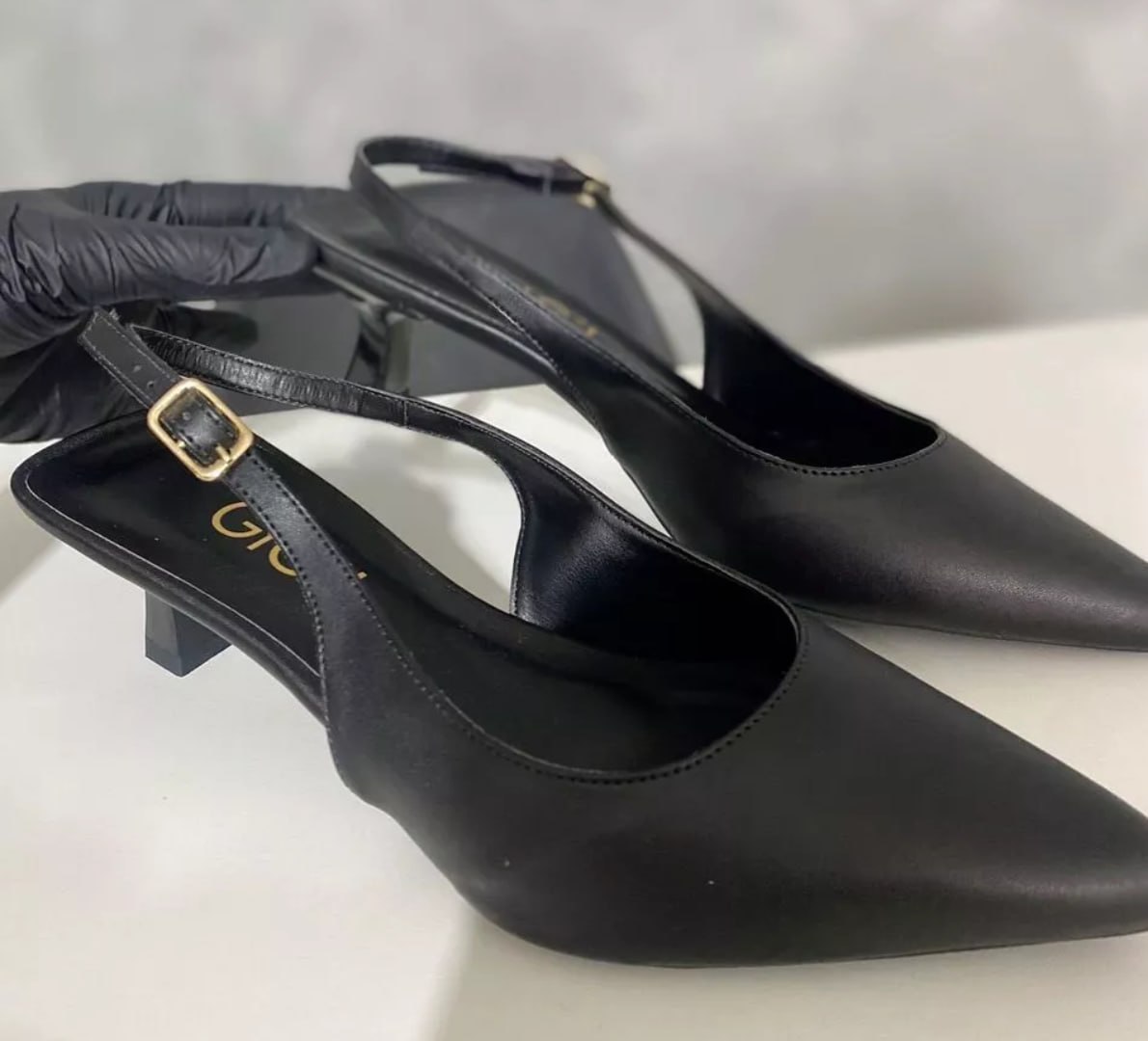👠 Gigil Scarpin Slingback Bico e Salto Fino